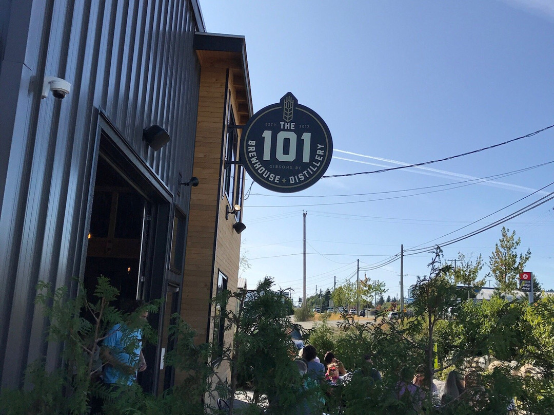 Roberts Creek餐馆和美食-The 101 Brewhouse + Distillery