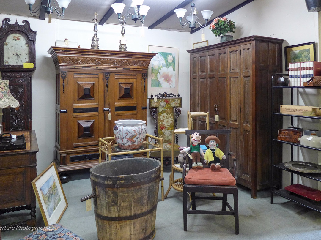 The Alleyways Antiques Centre景点图片