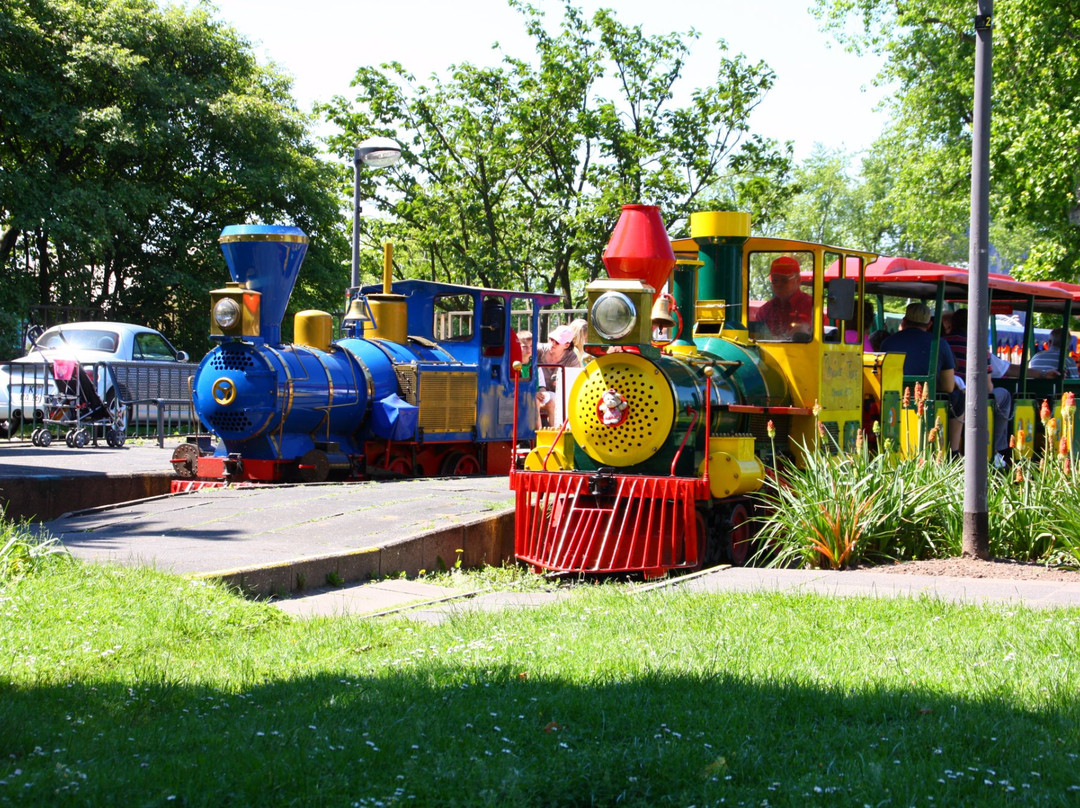 Kleinbahn im Rheinpark-科隆必去景点