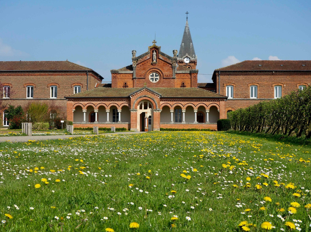 Abbaye Notre-Dame-des-Dombes-Le Plantay必去景点