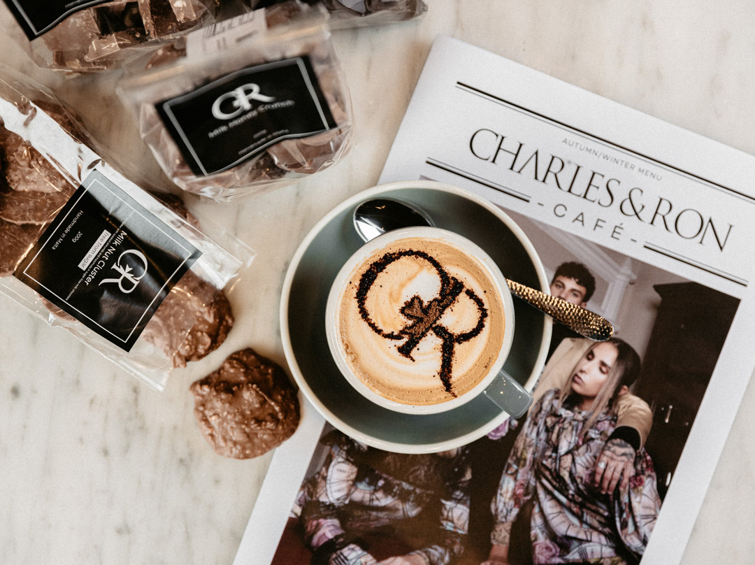 Gharghur餐馆和美食-Charles & Ron Cafe