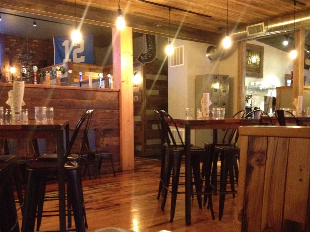 Stevenson餐馆和美食-Red Bluff Tap House