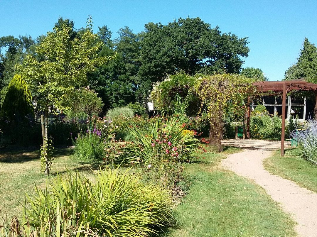 Cronat旅游景点-Parc Source Libre - La Roseraie