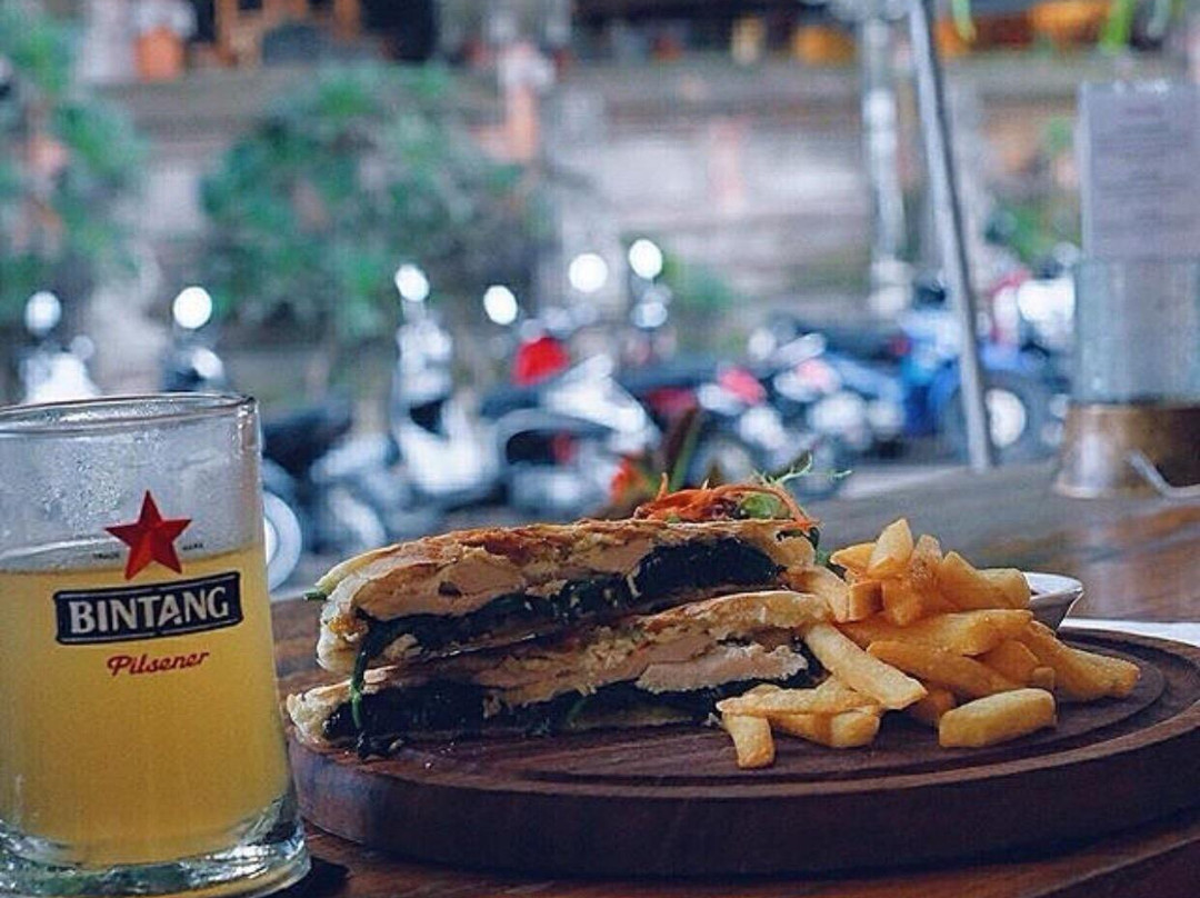 Oops Restaurant and Bar主图