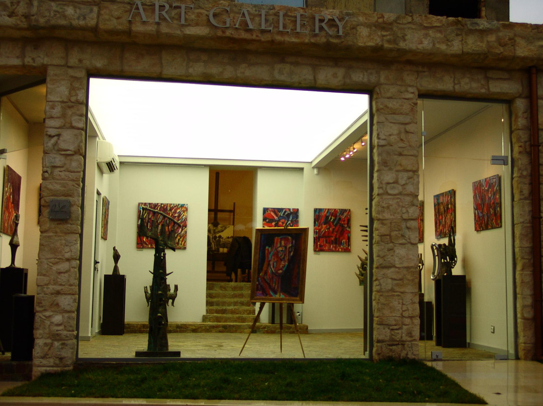 Art Gallery Le Papillon-瓦尔纳必去景点