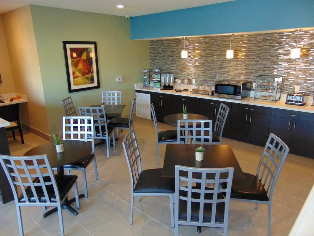 Moulton Inn & Suites By OYO Near Shiner TX主图