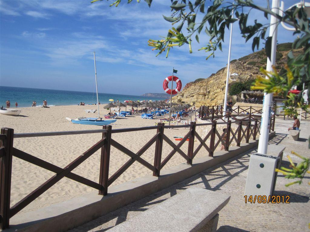 Salema Beach景点图片