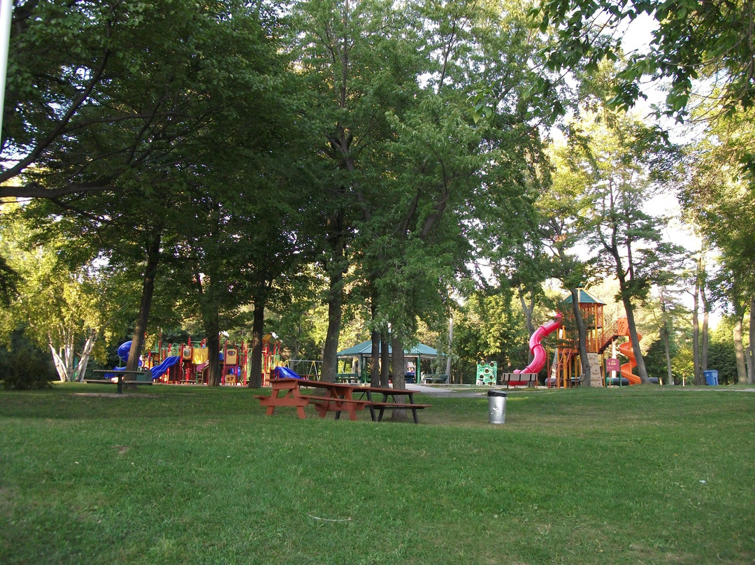 Parc de l'île Saint-Quentin景点图片