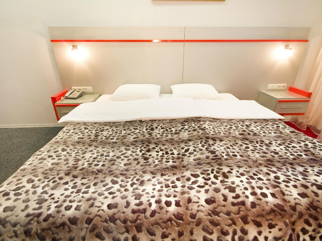 Seven Eleven Hotel主图