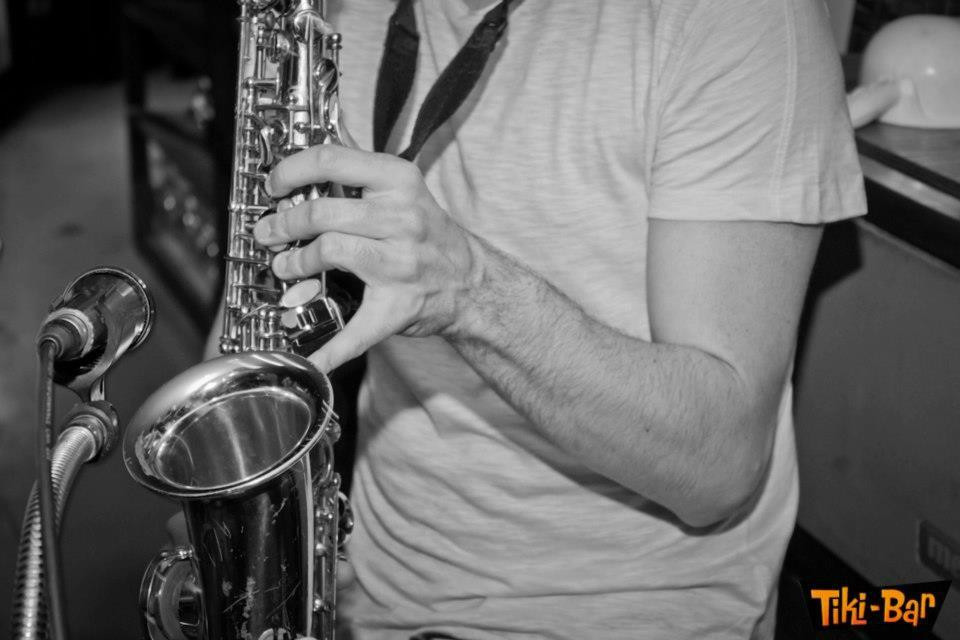 Tiki-Bar-甘迪亚海滩必去景点