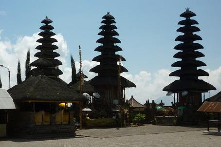 巴度尔湖水女神庙-金塔马尼必去景点