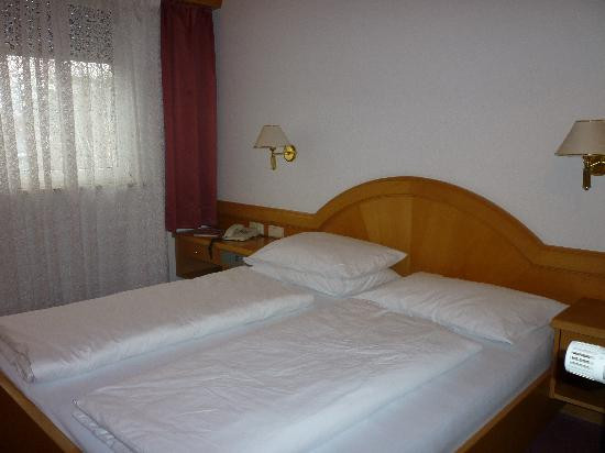 Chrys Hotel