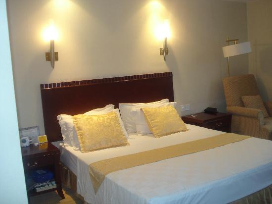 黄龙月亮湾大酒店主图