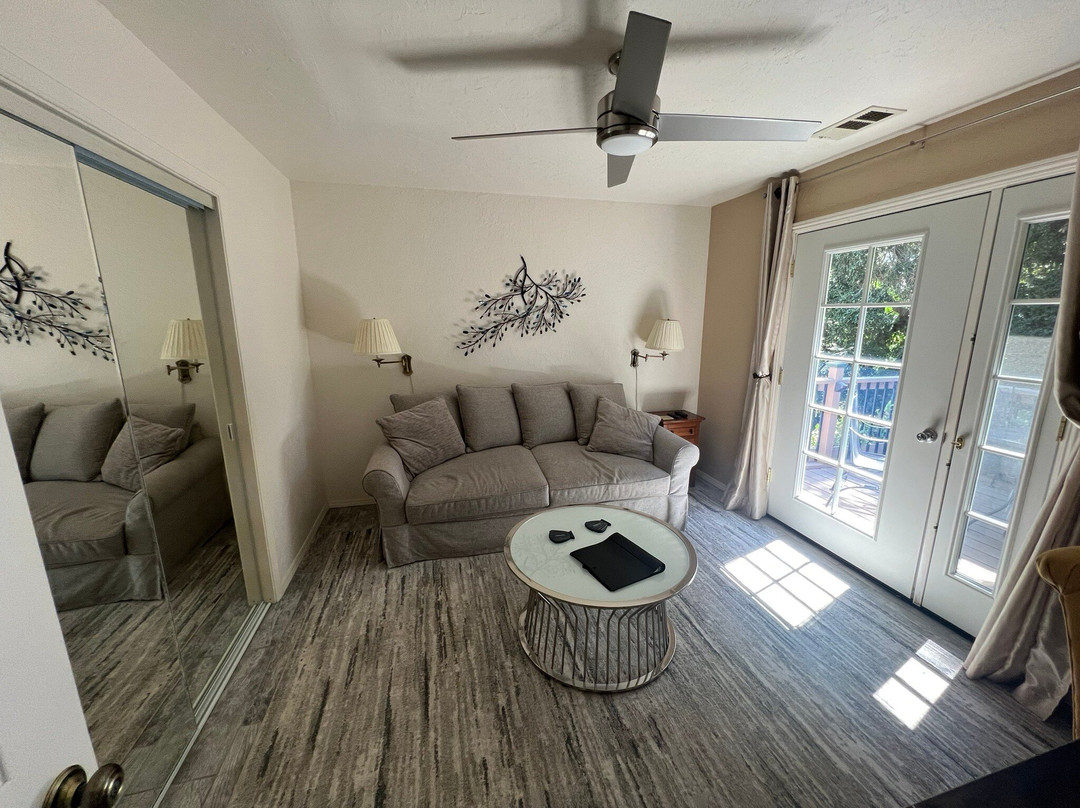 The Eden House Vineyard主图