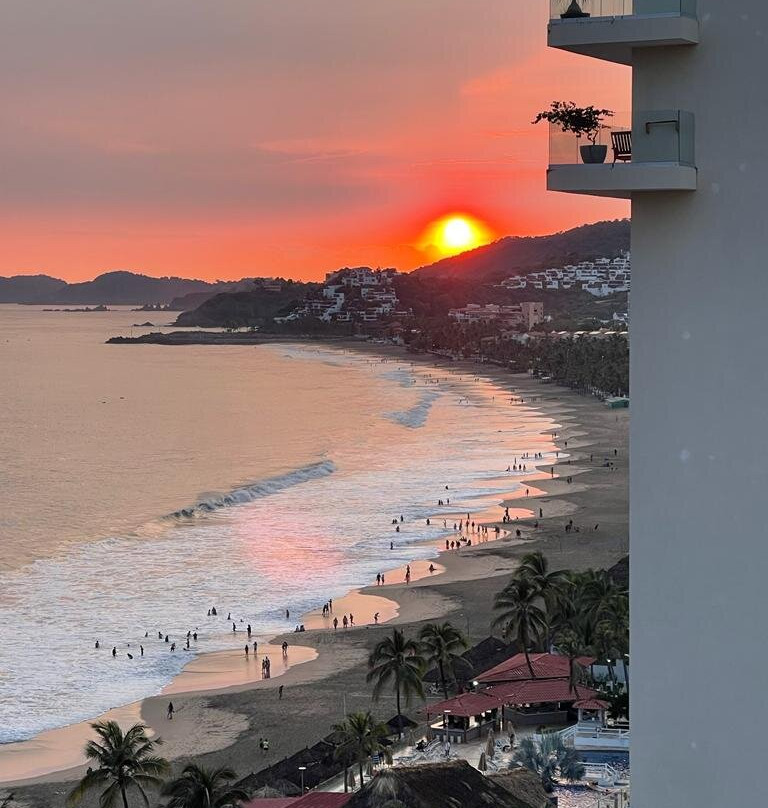 伊斯塔帕太阳景观多拉多太平洋全包水疗度假村主图