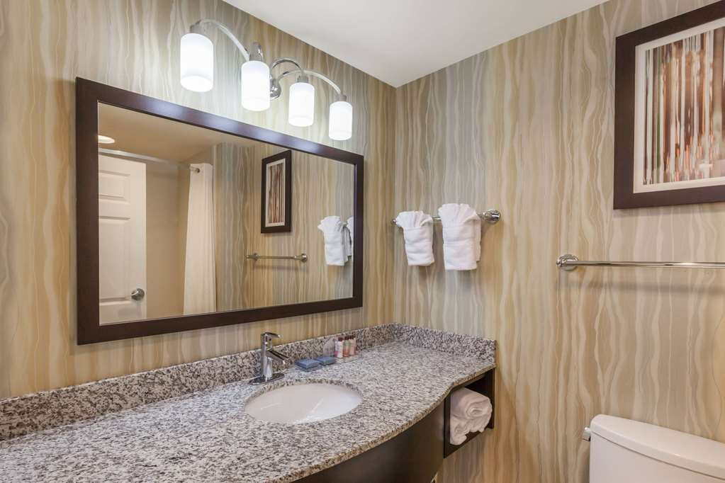 La Quinta Inn & Suites By Wyndham Tulsa Midtown