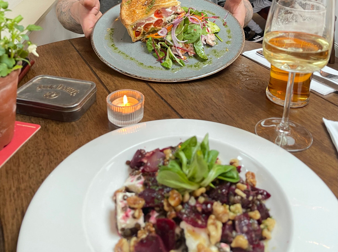 The Victoria Hotel Bar Bistro主图