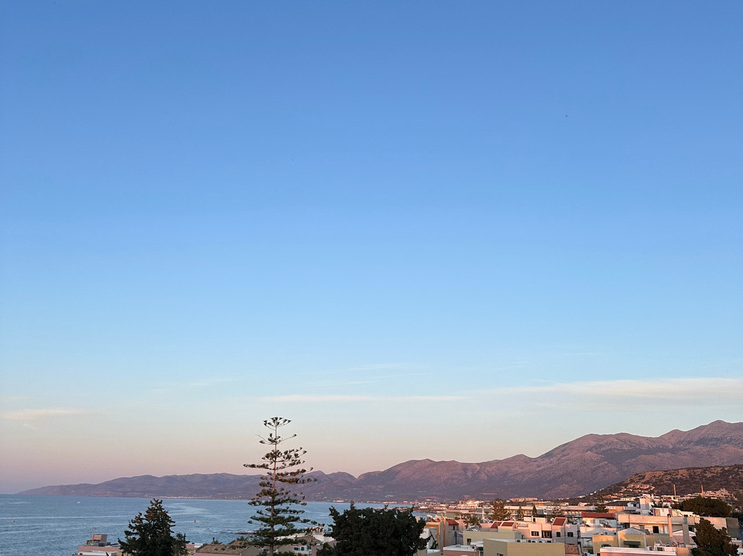 Golden Beach Hotel主图