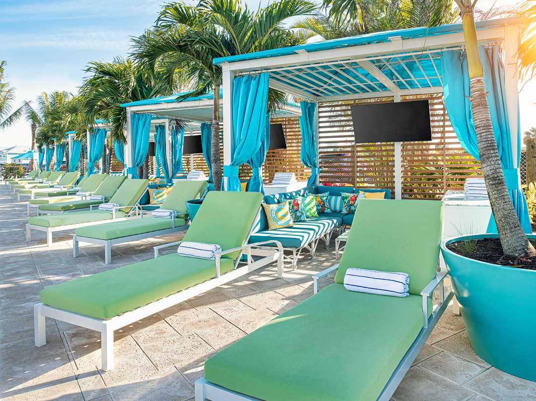 Fins Up! Beach Club Fort Myers Beach-迈尔斯堡海滩必去景点