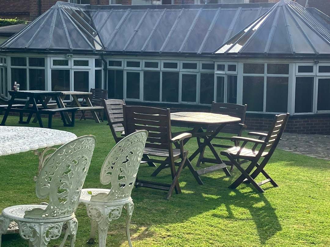 格林河上的酒店主图