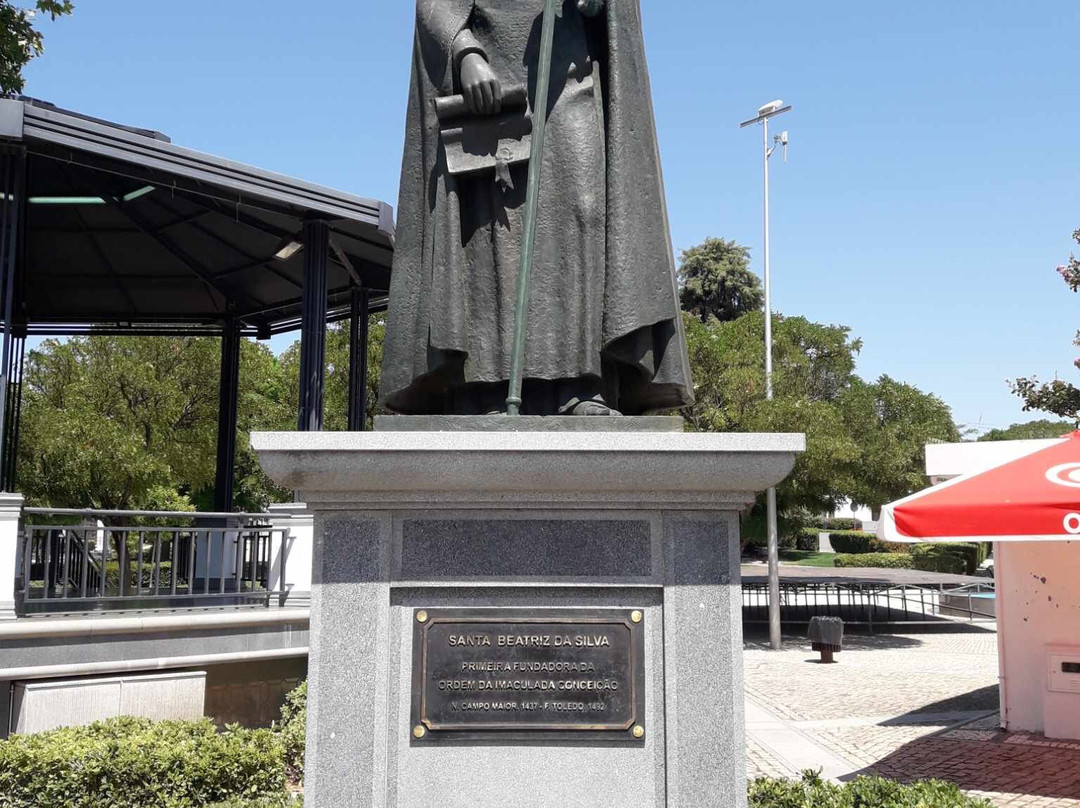 Estátua De Santa Beatriz Da Silva景点图片