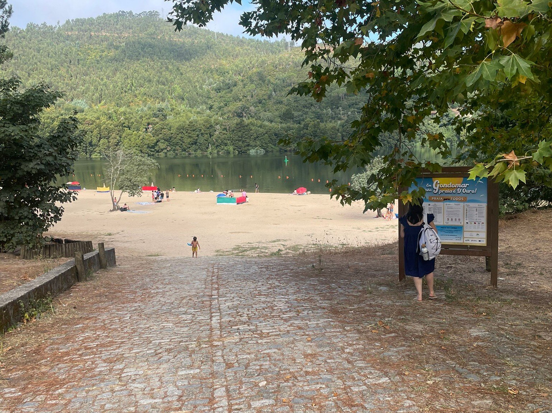 Lomba Beach景点图片
