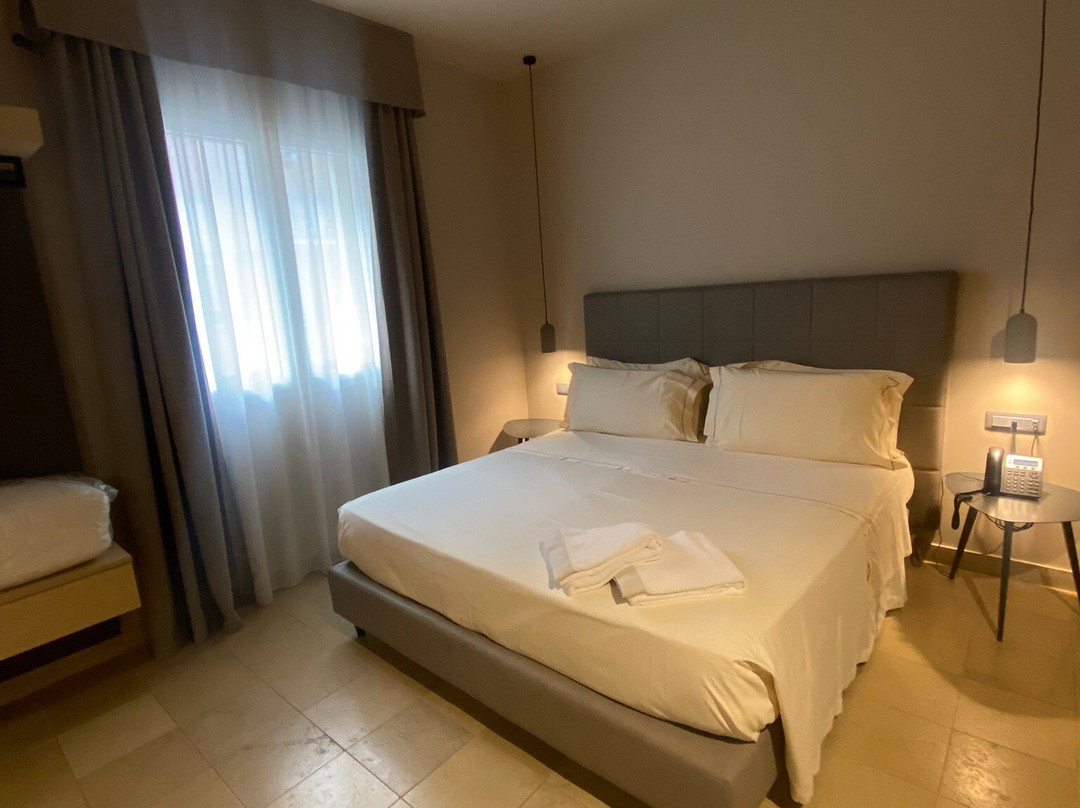 Charme Simon Bolivar主图