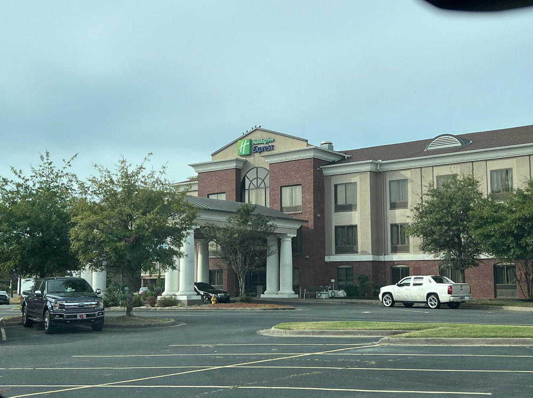 Holiday Inn Express & Suites Pine Bluff by IHG主图