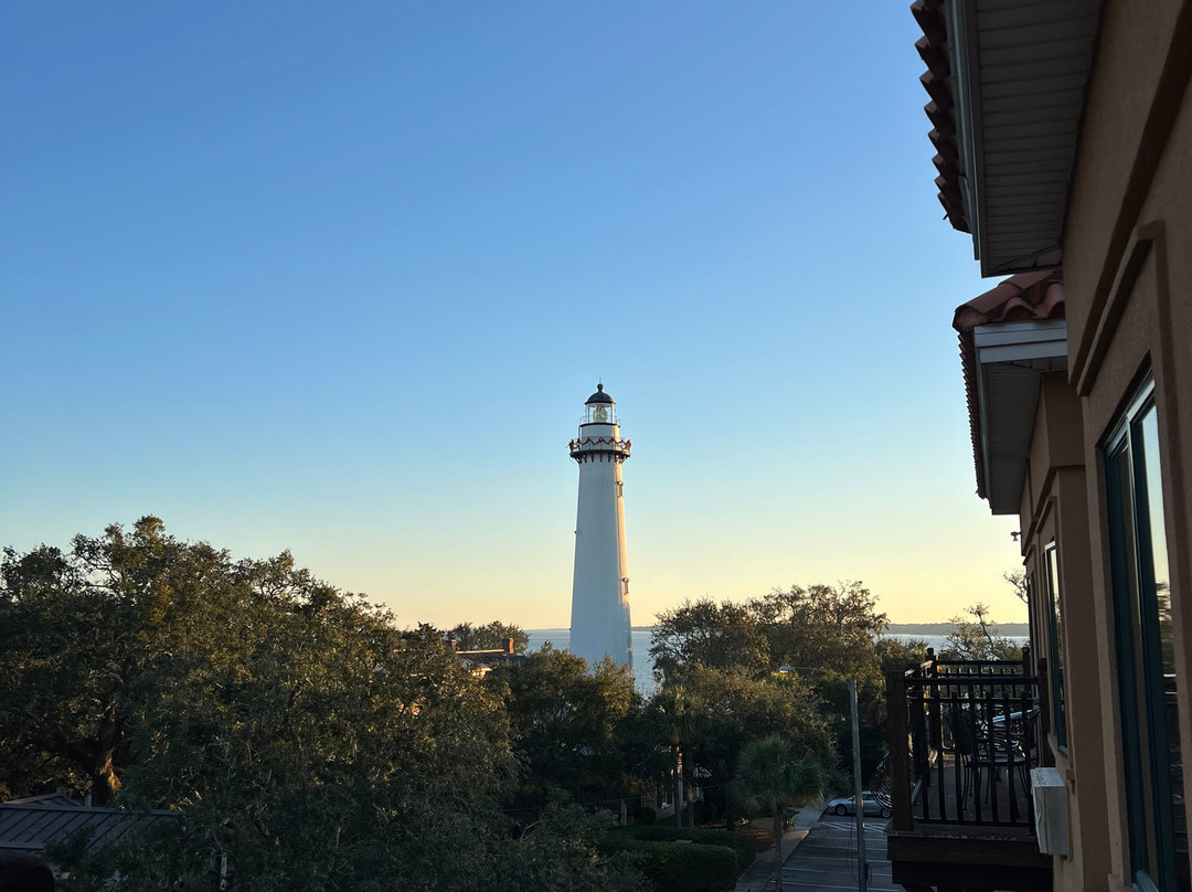 Ocean Inn & Suites主图