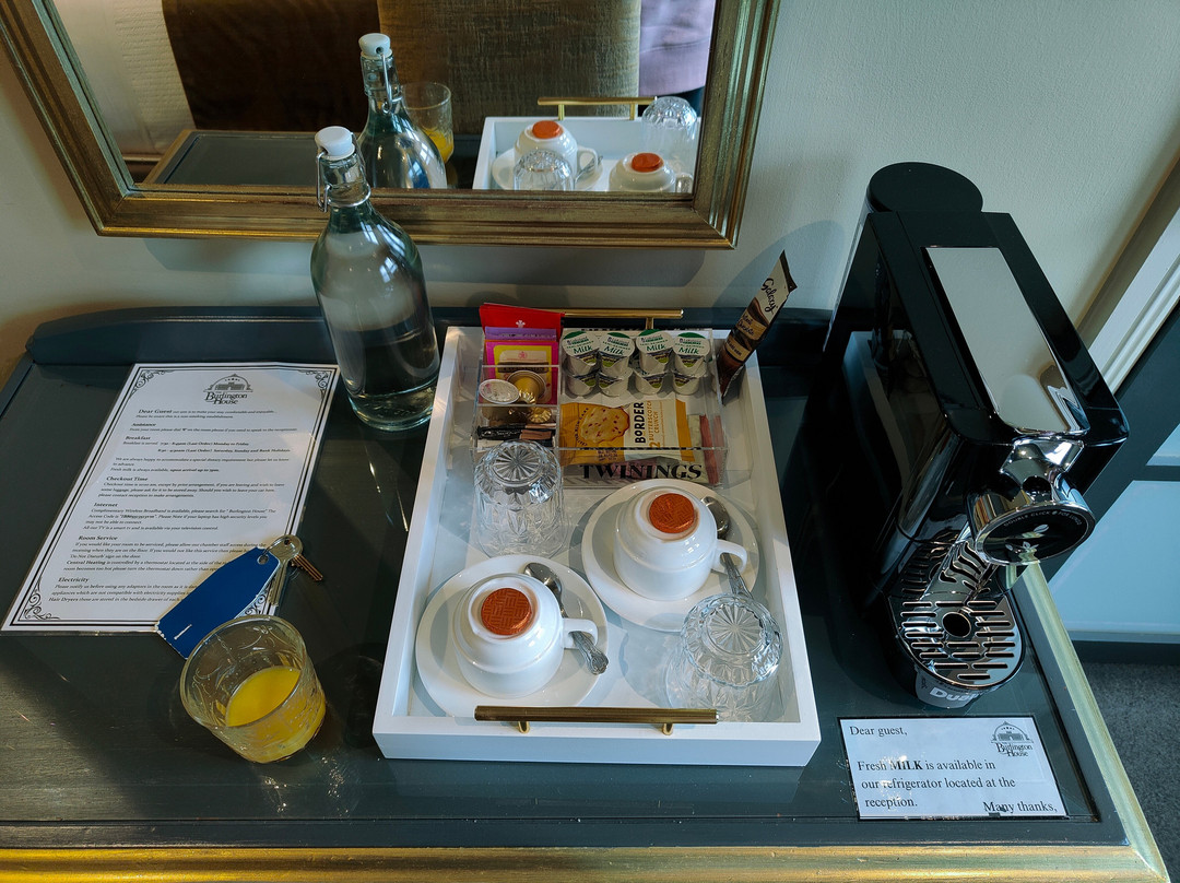Burlington House Hotel主图