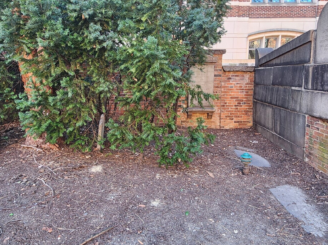 Edgar Allan Poe's Grave Site and Memorial-巴尔的摩必去景点