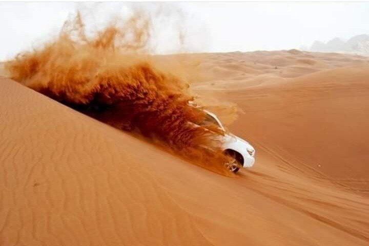 Dubai Desert Safari 4x4 Pickup Red Dunes BBQ and Live Show景点图片
