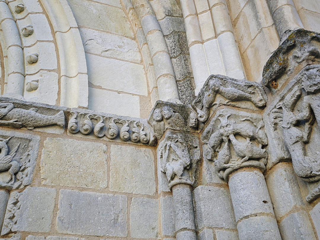 Eglise Notre Dame – Ancienne collegiale Saint-Outrille-Chatillon-sur-Indre必去景点