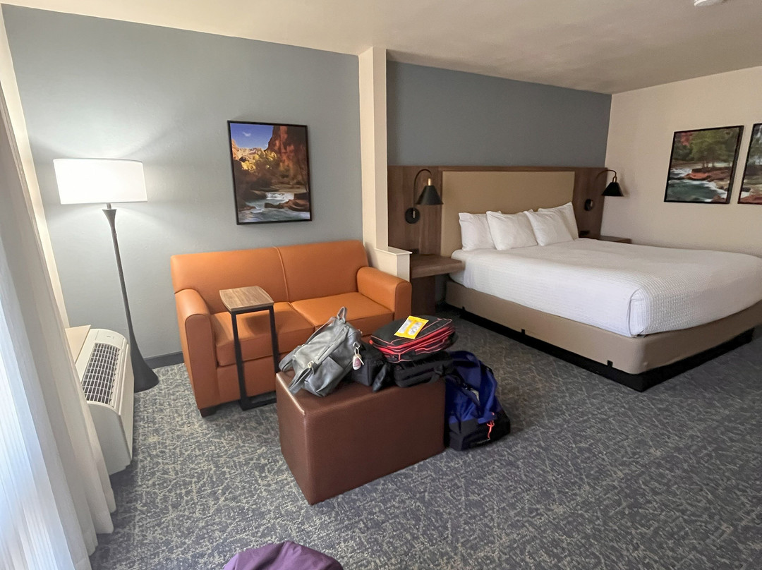 贝斯特韦斯特普拉斯旅行酒店及套房主图