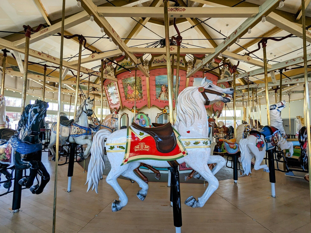 The Berkshire Carousel-皮茨菲尔德必去景点