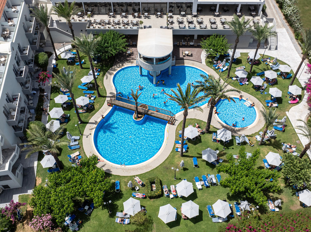 Selini Suites & Waterpark主图