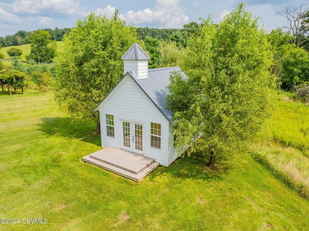 Raven Creek Lodge主图