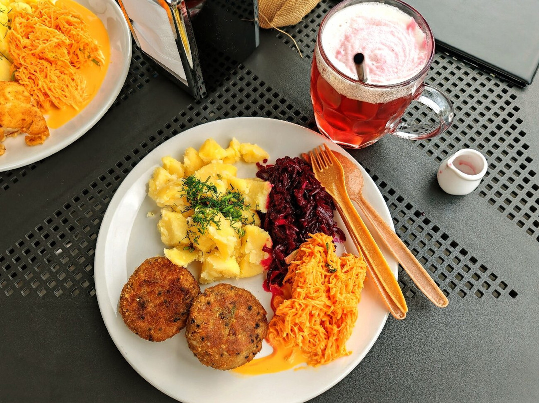 Lavi Bar & Restaurant