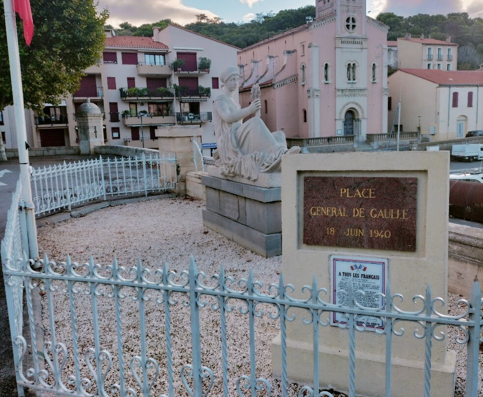 Le Monument Aux Morts-Port-Vendres必去景点