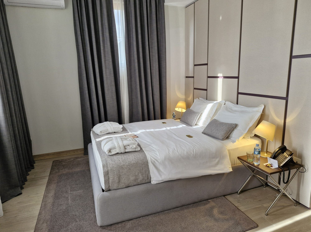 Avanti Hotel & Spa主图