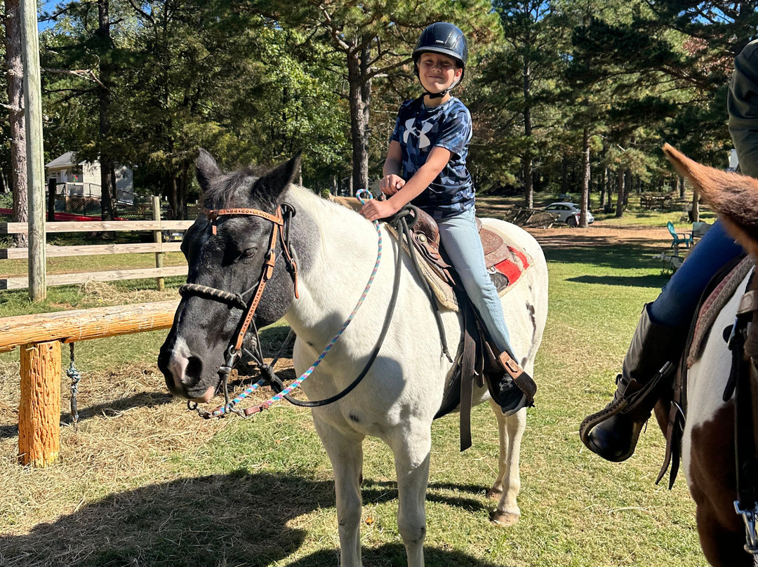 Barnyard Friends Peting Zoo-Morrilton必去景点