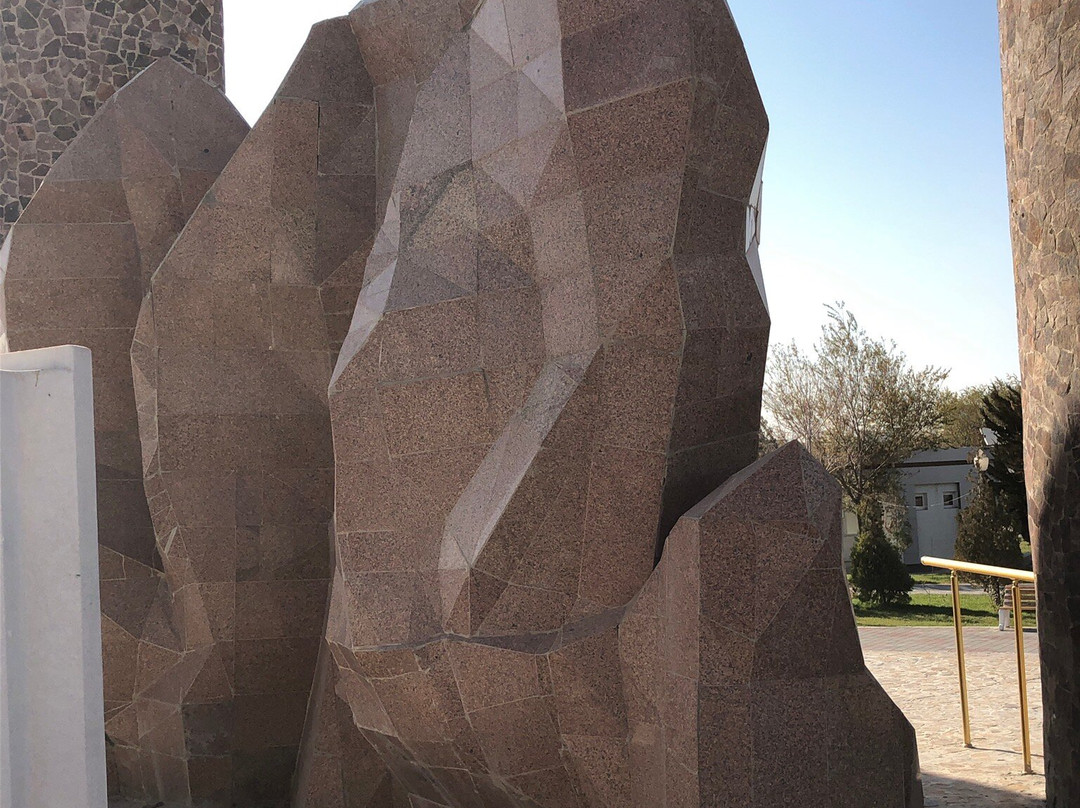 Avesto Monument-Urgench必去景点