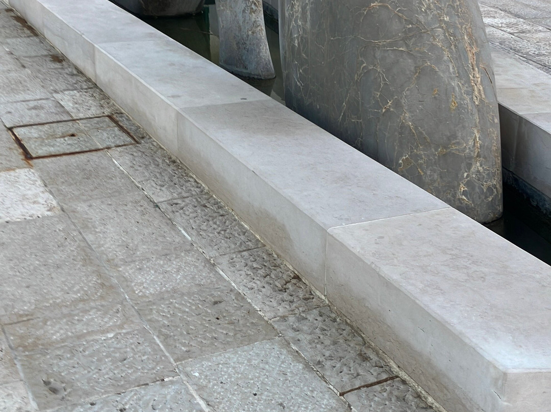 Fountain Fisch-Savelletri必去景点