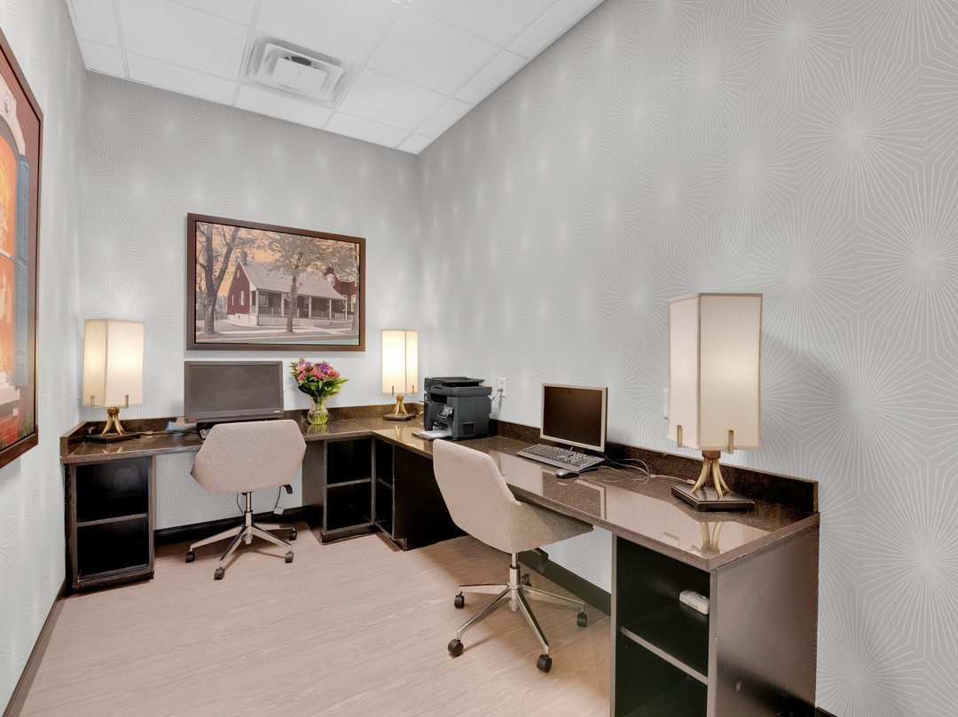 Best Western Plus The Charles Hotel主图