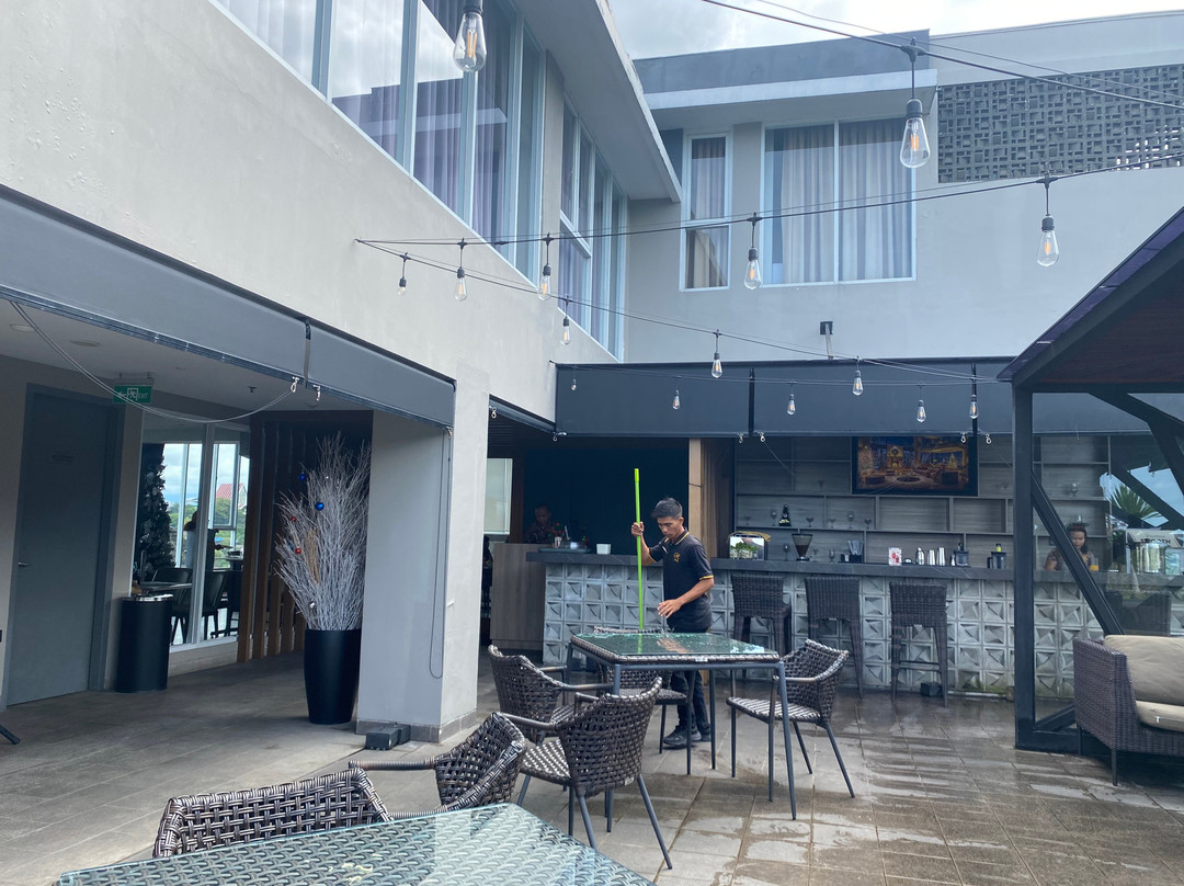 Roger's Hotel Manado主图