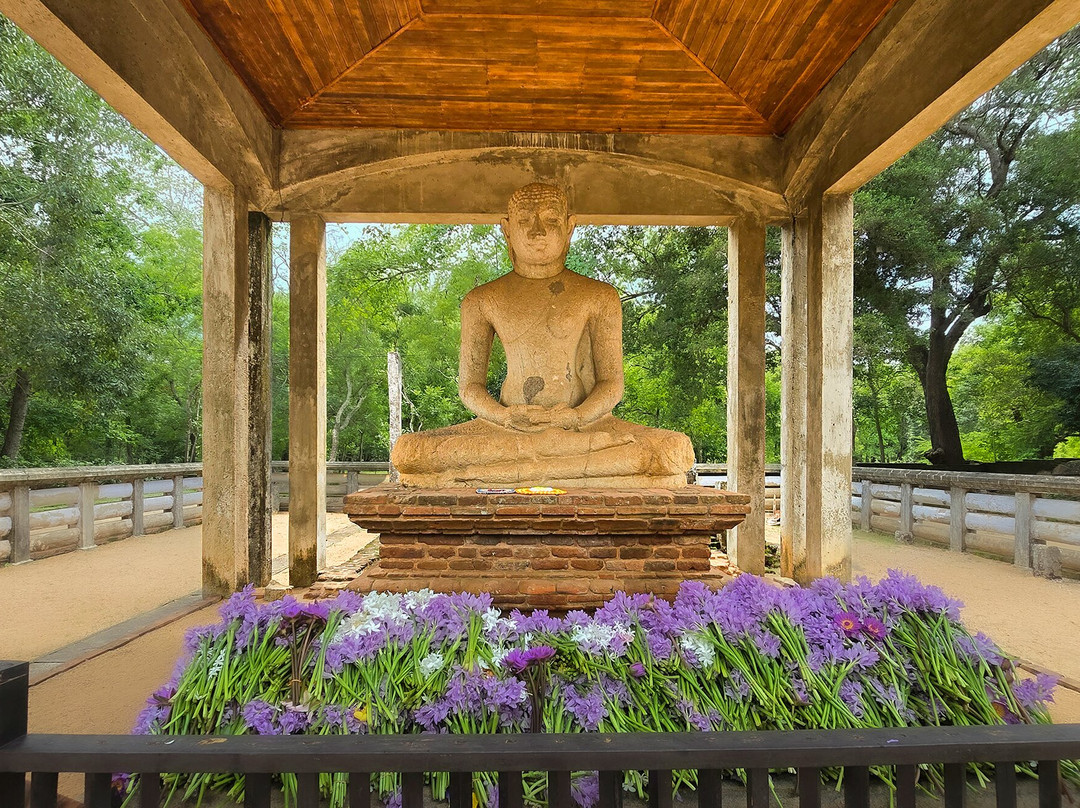 Samadhi Statue-阿努拉德普勒圣城必去景点