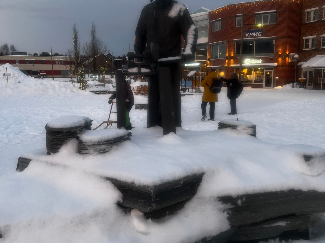 Slate Worker Statue-阿尔塔必去景点