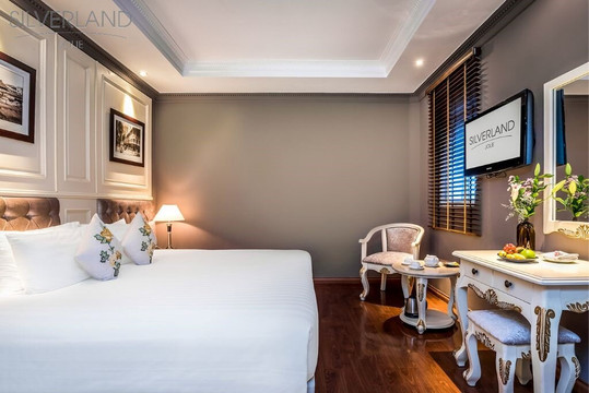 银地朱莉酒店主图