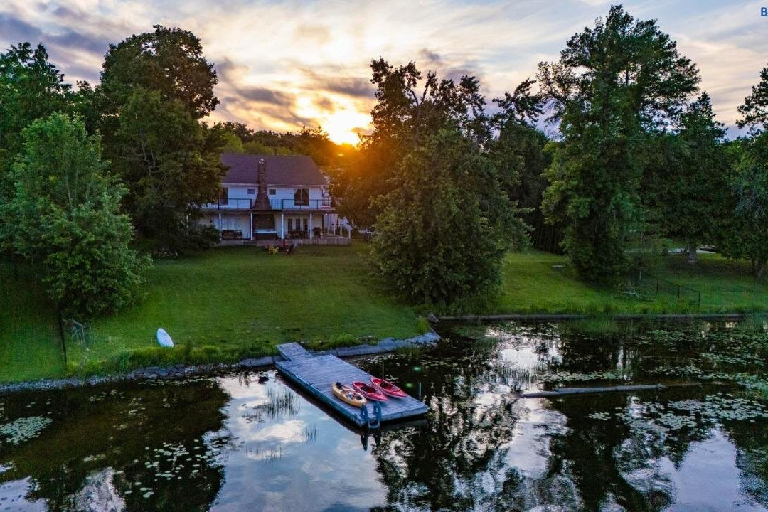 Lake Sparrow Guest House