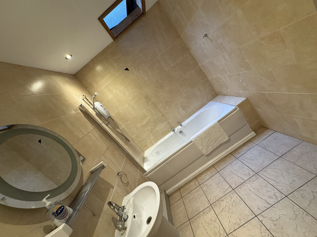 Izzy Hotel Ltd